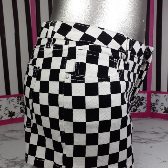 Shorts - Picture 4 of 4